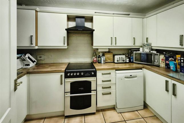 10, Eastwood Drive, Telford photo 2