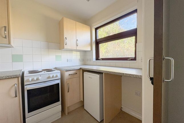 Flat 10 Willow Glen, Upper Glen Road, St. Leonards-On-Sea photo 4