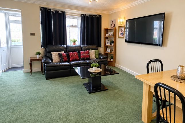 98, Dale Avenue, Edgware photo 3