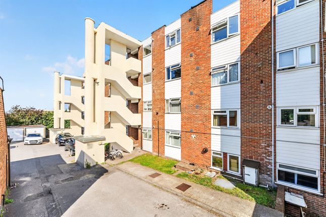 Flat 7, Grosslea, 90, Bishopsford Road, Morden photo 2