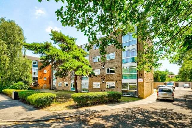 2-bed house on Flat 6, St. David's Court, Grosvenor Road, Wanstead, £415,000