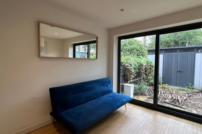21, Hardman Road, Kingston Upon Thames, London photo 4