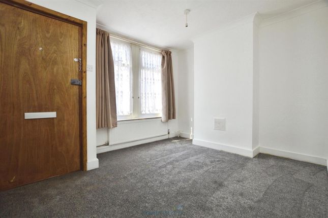 75, Connaught Road, Chatham photo 4