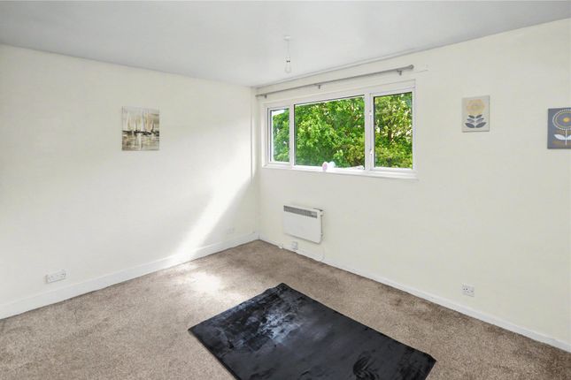 26, Padstow Gardens, West Yorkshire photo 5