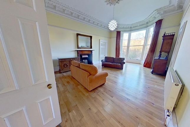 Flat 3, (Or 1/00), 12, Clairmont Gardens, Glasgow photo 3