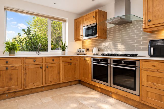 20 Barnfield, Crowborough photo 2