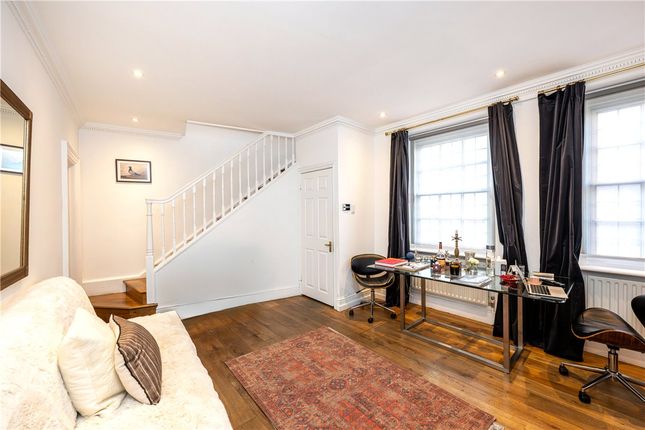 25, Hays Mews, London photo 3