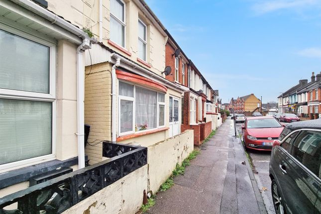 3-bed terraced on 45, Byron Road, Gillingham, £1,550/mo