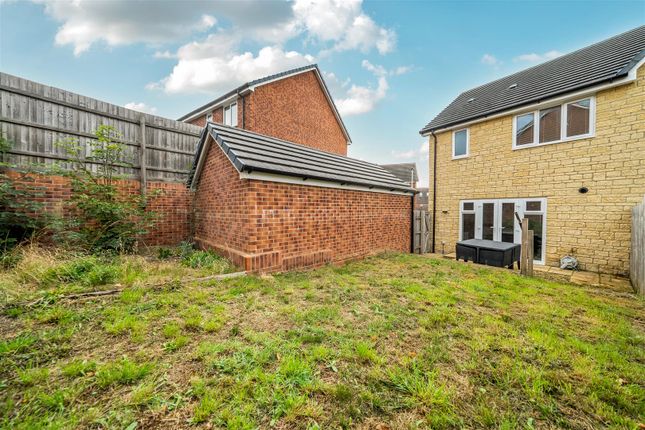 24, Acre Rise, Chippenham photo 4