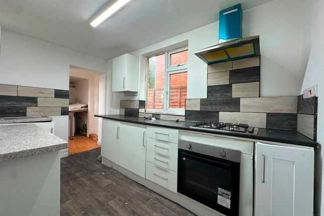 33 Dunstall Avenue, Leicester photo 4