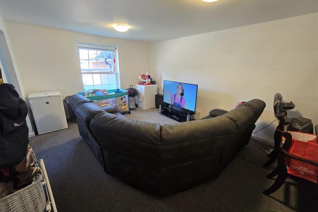 1, Trinity Court, Kingswood photo 3