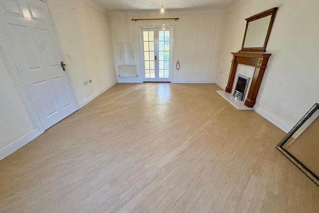14, Glenholme Park, Bradford photo 5