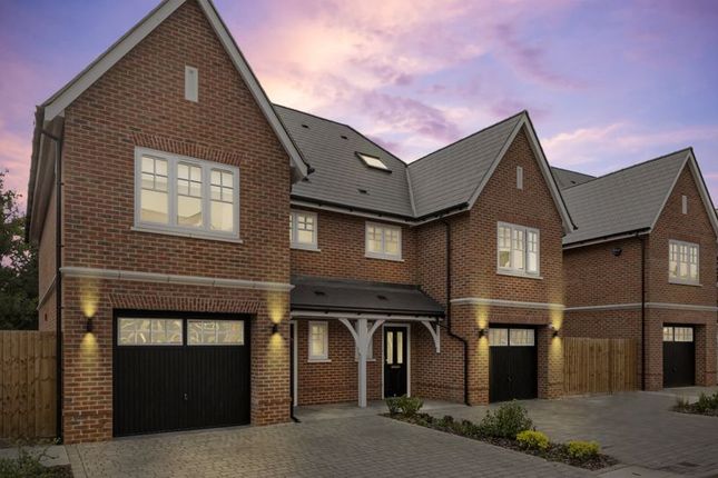 Thumbnail Semi-detached house for sale in Cuffley Hill, Goffs Oak, Waltham Cross