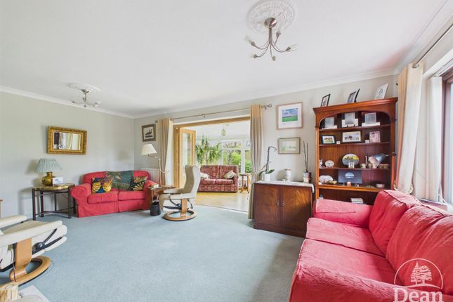 10, Cross Farm Close, Lydney photo 4