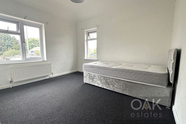 18 Central Avenue, Waltham Cross photo 5