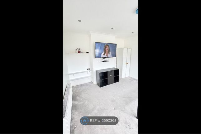 Holly Road, Wainscott, Rochester photo 4