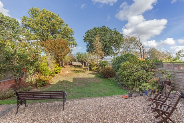 30 Lowther Drive, Enfield photo 2