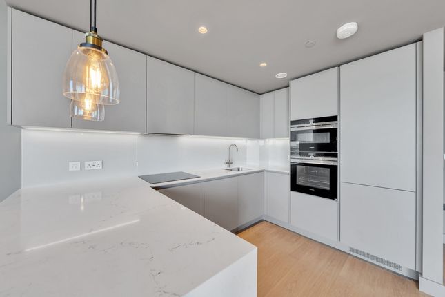 Flat Apartment 903, 3, Canalside Walk, London photo 4