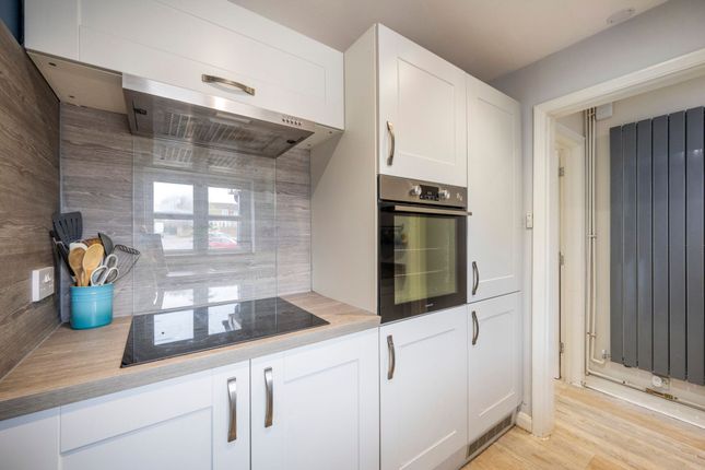 51 Notton Way, Reading photo 4