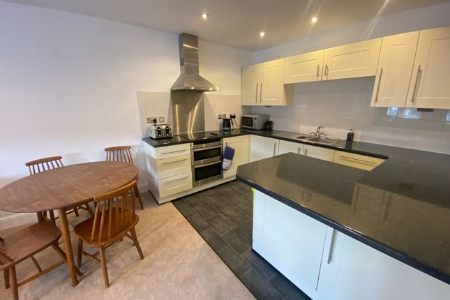 Flat to rent in Church Road, St. George, Bristol