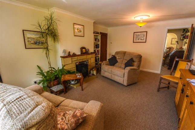 21, Quarry Gardens, Dursley photo 4