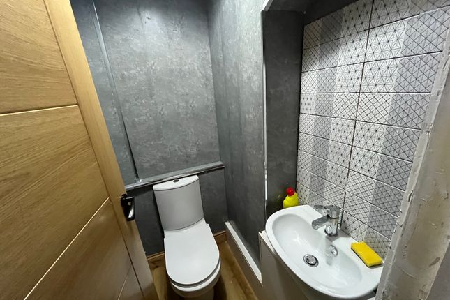 22, Hodge Hill Road, Birmingham photo 4