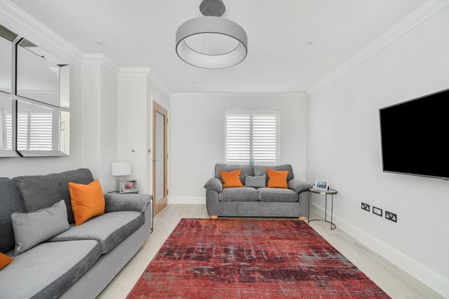 11, Eleanor Place, Farnham photo 4