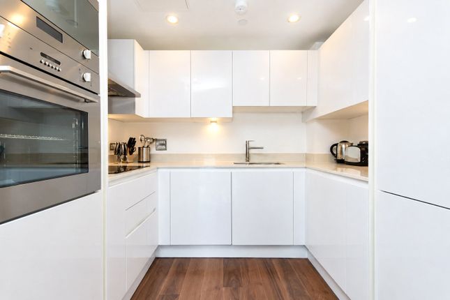 Apartment 2607, Talisman Tower, 6, Lincoln Plaza, London photo 3