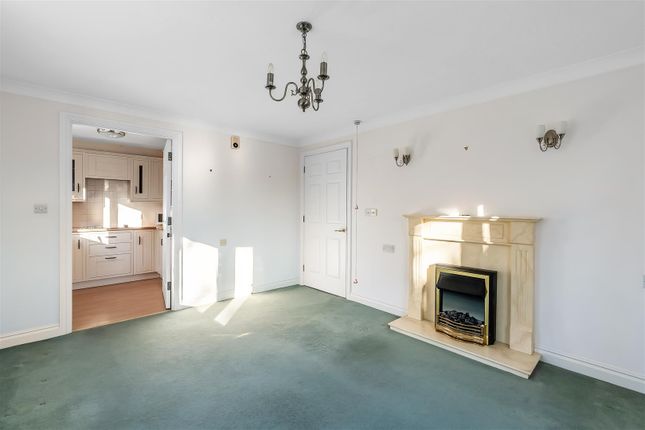 Apartment 8, Sycamore Court, Hoskins Road, Oxted photo 3