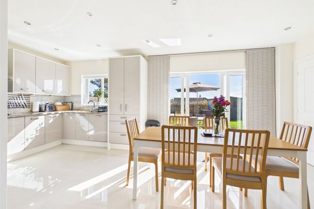44, Kingdon Way, Devon photo 2