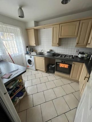 Greenhaven Drive, Thamesmead photo 4