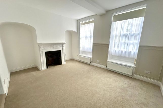 2 East Row, Chichester photo 3