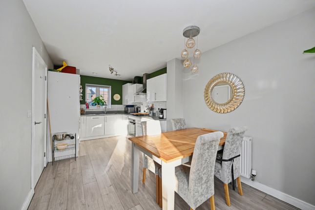 12, East Close, Rugby photo 2