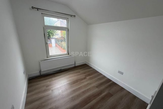 Elgar Road South, Reading photo 4