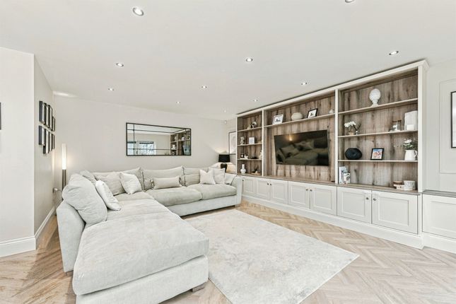 South Lane, WAKEFIELD photo 4