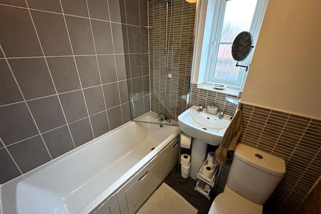 End terrace house for sale in Pond View, Selby