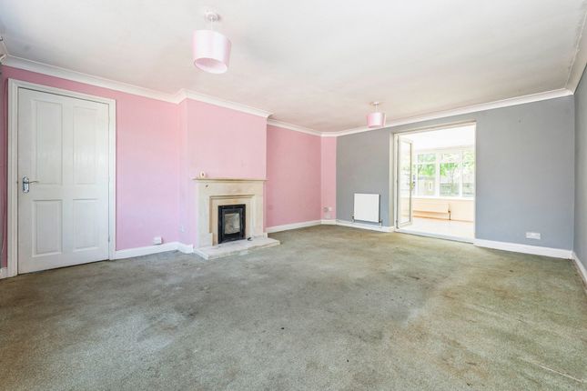 14 Hawker Square, Cheltenham photo 4