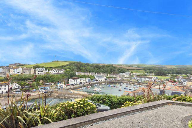 4 Coastguard Cottages, Peverell Terrace, Porthleven photo 3