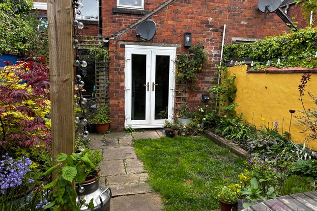 14 Osborne Street, Leek photo 2