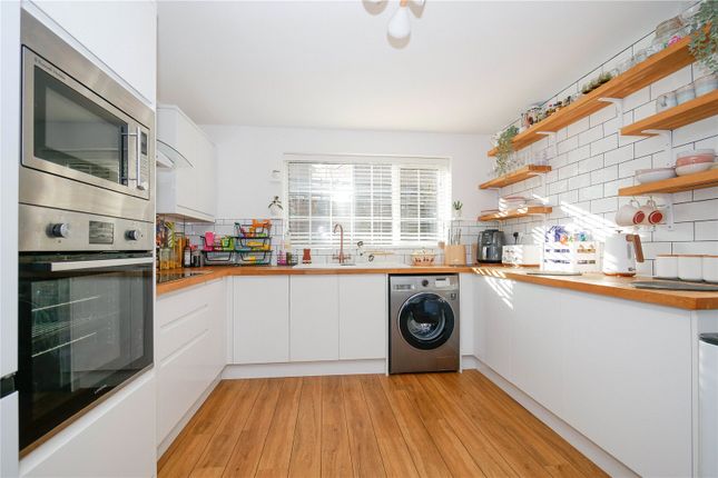 6, Hayfield Close, Shipley photo 3