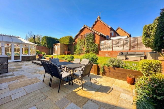 1 Coopers Drive, Billericay photo 2
