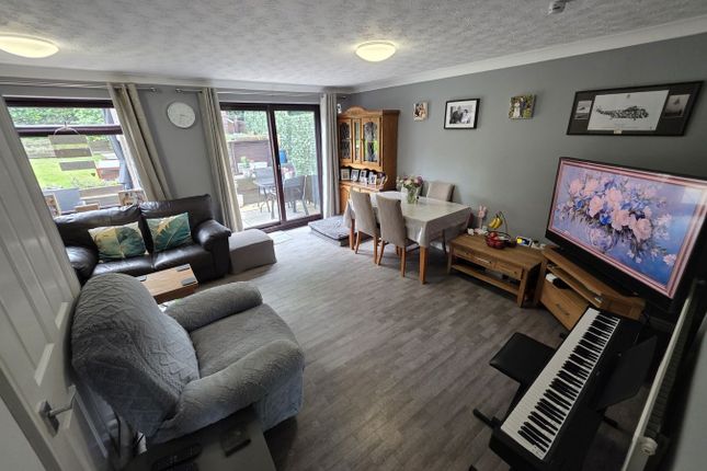 13, Briardene, Abergavenny photo 2