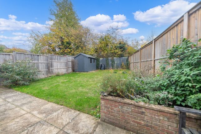 2 Woodcock Road, Royston photo 4