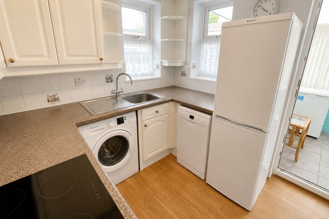 22 Byron Road, Luton, Bedfordshire photo 3