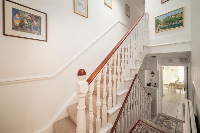 38B, Kimberley Road, London photo 3