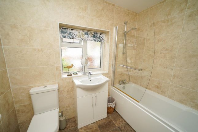 Detached house for sale in Rosebery Avenue, Linslade, Leighton Buzzard