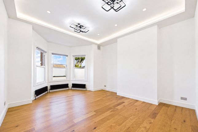 Flat 3, 348 Brownhill Road, London photo 2