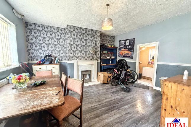 134, The Crescent, Woodlands, Doncaster photo 4