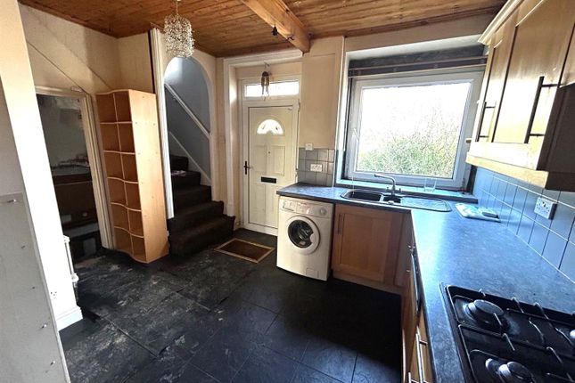105, Swallow Lane, Huddersfield photo 3