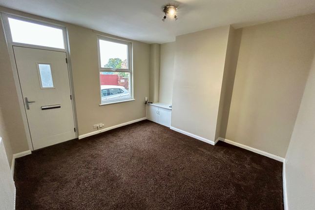 43, Chesterfield photo 2